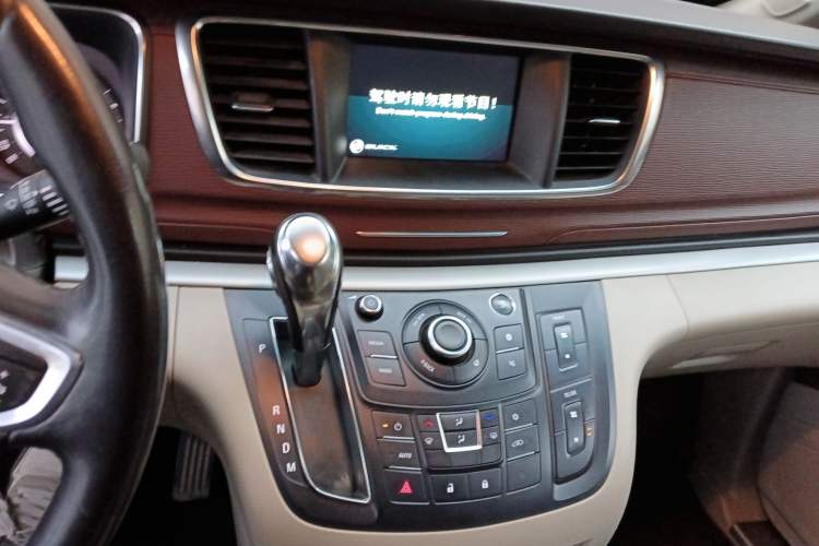 Used Buick GL8 2018 28T Luxury Model China VI Standard Audio And AC Panel