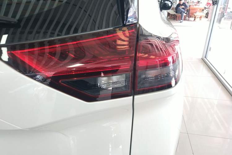 Used Nissan X-Trail 2021 VC-Turbo 300 CVT 2WD Luxury Edition Right Rear Taillight