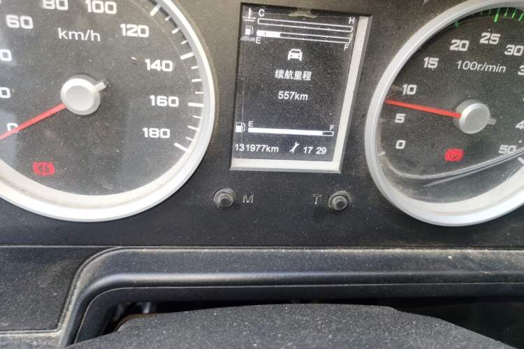 Used Iveco Daily 2021 2.5T A35 M1 Passenger Van 5-9 Seater Short Wheelbase Mid-Roof Design Dual Tires Side Sliding Door
