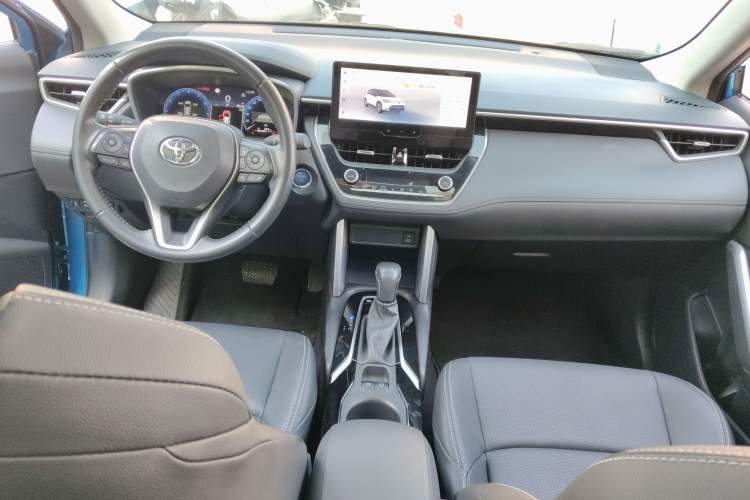 Used Toyota FRONTLANDER 2023 2.0L Smart Electric Hybrid Dual-Engine Deluxe Version
