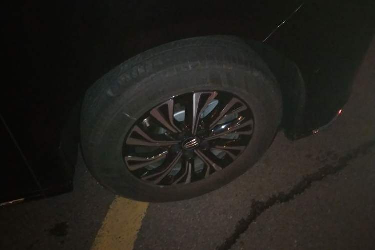 Used Hongqi HQ9 PHEV 2024 2.0T Four-Wheel Drive Luxury Edition Right Front Wheel Hub