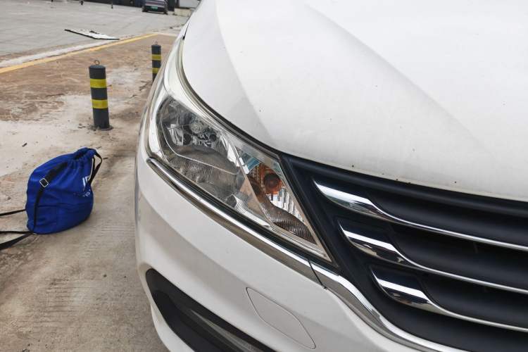 Used Baojun 310 2017 1.5L Automatic Fashion Model Right Front Headlight