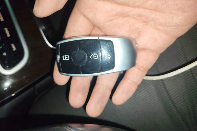 Used Mercedes-Benz GLC 2019 GLC 260 L 4MATIC Dynamic Model Vehicle Key