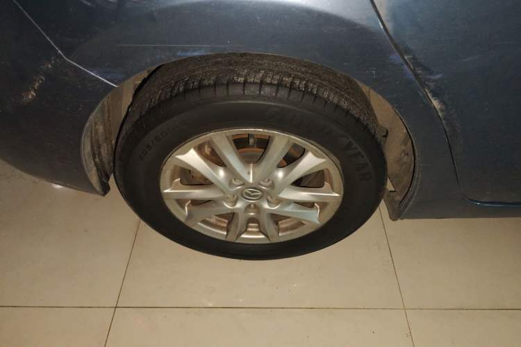 Used Mazda 3 Axela 2014 Sedan 1.5L Automatic Luxury Model Right Rear Wheel Hub