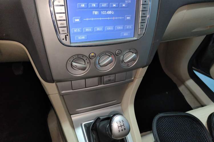 Used Ford Focus 2013 Sedan Classic 1.8L Manual Base Model