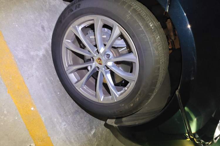Used Porsche Macan 2023 Macan 2.0T Right Front Wheel Hub