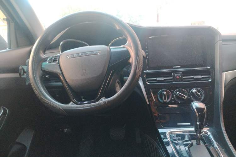 Used Venucia T70 2018 2.0L CVT Smart Edition
