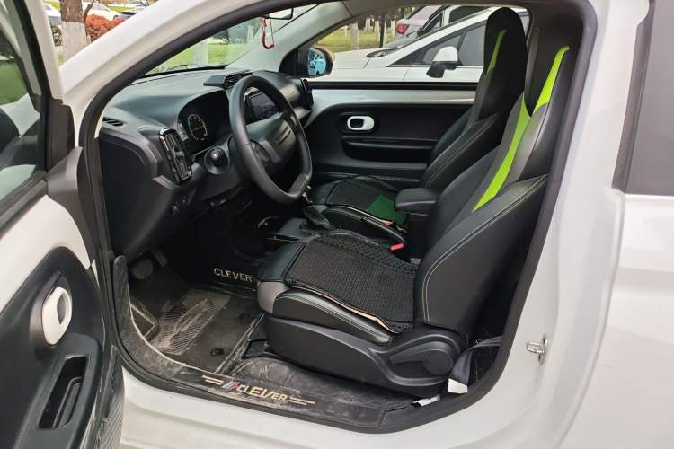 Used Roewe Clever 2021 302 km New Four-Seater Super-Efficient Version