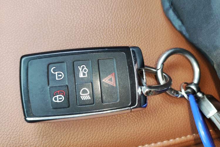 Used Jaguar XFL 2022 XFL 2.0T P250 Two-Wheel-Drive Elite Sport Edition Vehicle Key