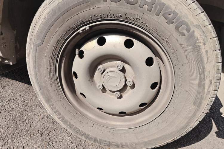 Used Dongfeng Yufeng EM26 2023 Standard Edition 41.472 kWh Henan Lithium Power Right Front Wheel Hub