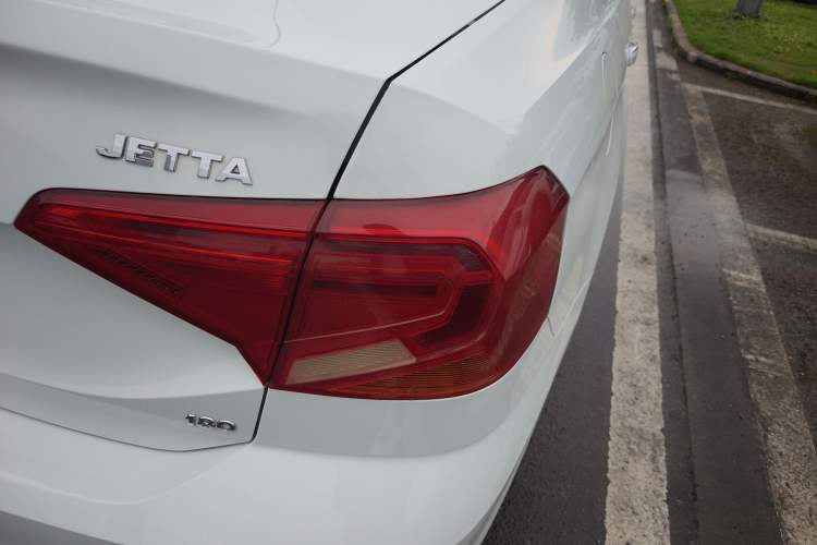 Used Volkswagen Jetta 2019 Dream Edition 1.5L Automatic Comfort Version Right Rear Taillight