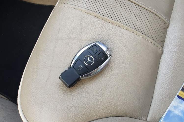 Used Mercedes-Benz R-Class 2010 R 350 L 4MATIC