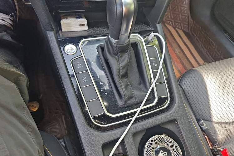 Used Volkswagen FAW-Volkswagen CC 2023 380TSI Striking Edition Gear Lever