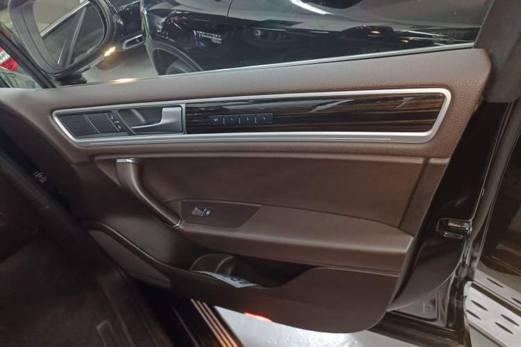 Used Volkswagen Touareg 2016 3.0 TSI High-End Version
