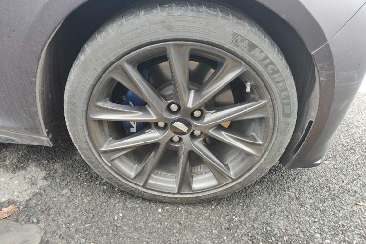 Used Cadillac CT5 2020 28T Platinum Sport Edition Right Front Wheel Hub