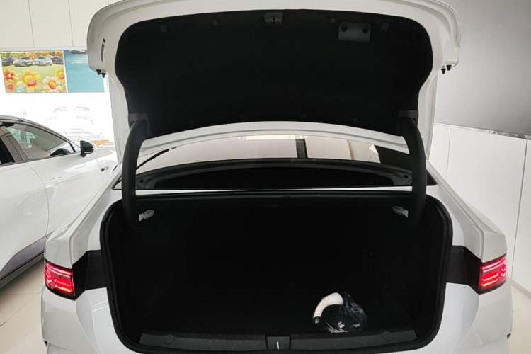 Used BYD Destroyer 05 2024 HONOR Edition DM-i 55KM Luxury Model Trunk