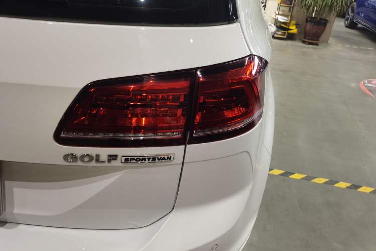 Used Volkswagen Golf Sportsvan 2019 1.6L Automatic Pure Model China V Standard Exterior 3