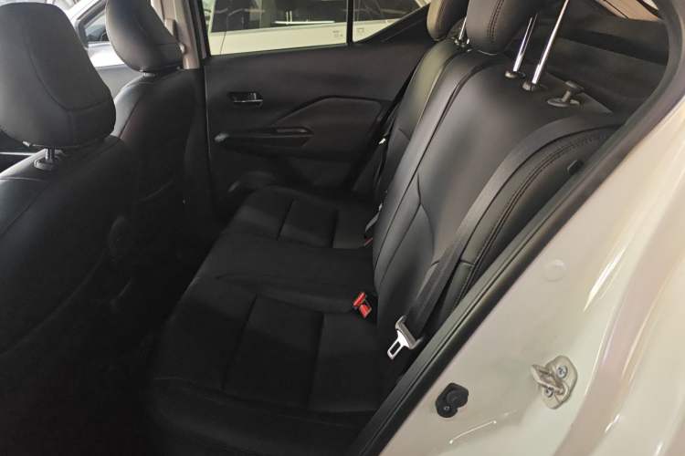 Used Nissan Kicks 2020 1.5L XL CVT Cool Enjoyment Edition Interior 4