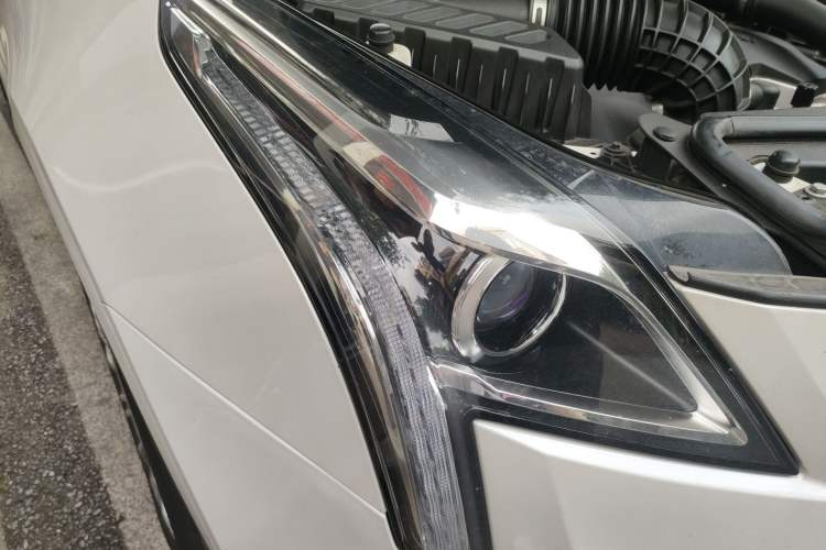 Used Cadillac XT5 2018 25T Tech Model Right Front Headlight