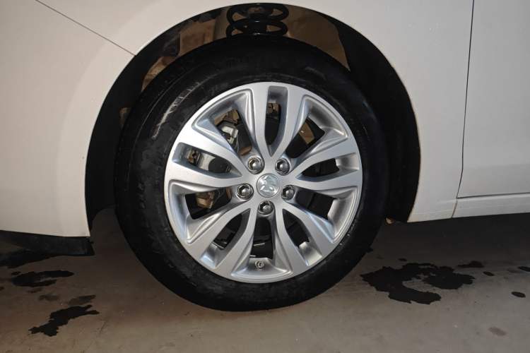 Used Buick GT 2019 18T Automatic Connected Elite Model China VI Standard Left Front Wheel Hub