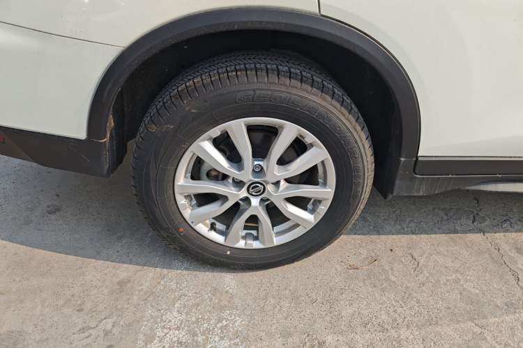 Used Nissan X-Trail 2023 Classic 2.0L Two-Wheel Drive Smart Connect Premium Edition
