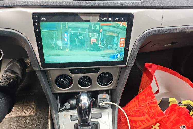 Used Volkswagen Gran Lavida 2013 1.6L Automatic Fashion Model Audio And AC Panel