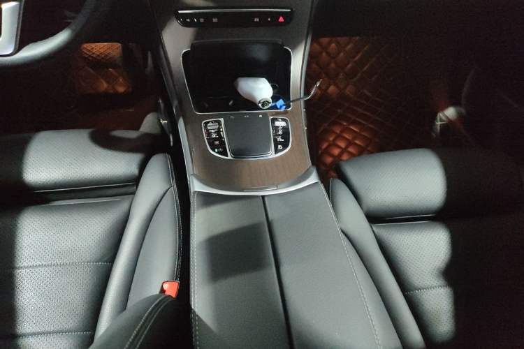 Used Mercedes-Benz GLC 2021 GLC 300 L 4MATIC Dynamic Model Gear Lever