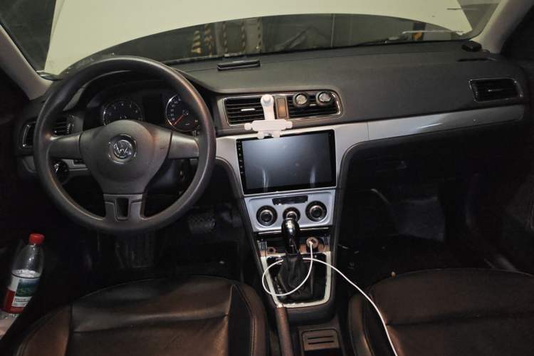 Used Volkswagen Gran Lavida 2013 1.4 TSI Automatic Comfort Model Center Console