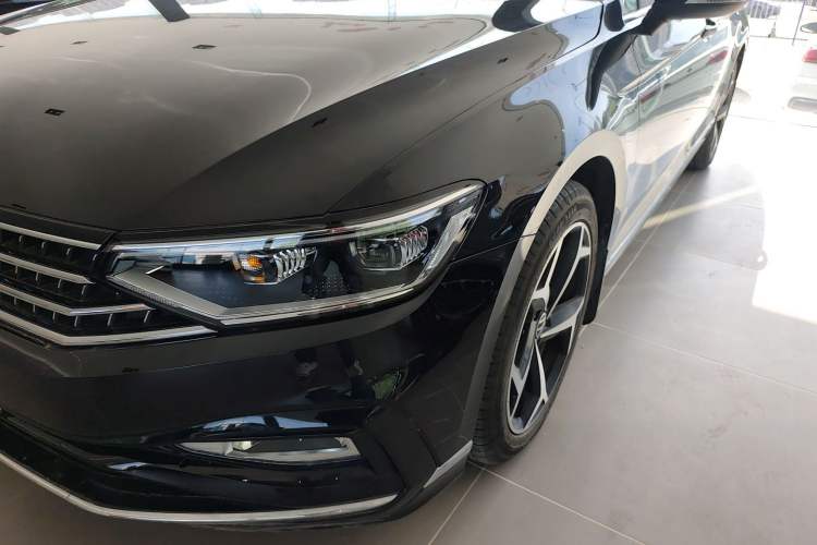 Used Volkswagen Magotan 2023 2 Million Units Limited Edition 330TSI DSG Leading Version
