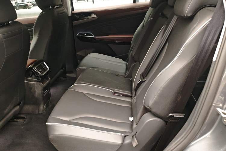 Used Volkswagen ID.6 X 2023 Pure Long-Range Version Left Rear Seat