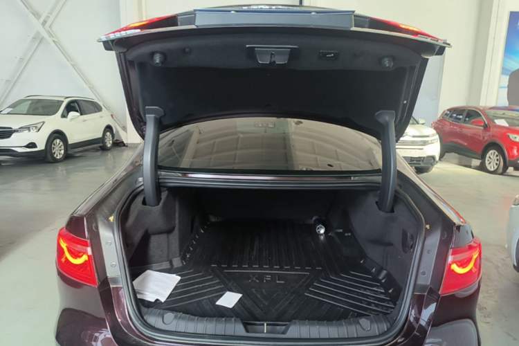 Used Jaguar XFL 2020 XFL 2.0T P200 Two-Wheel-Drive Rally Flag Edition
