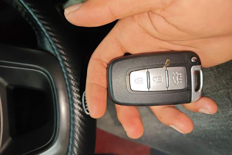 Used Kia K2 2011 Sedan 1.6L Automatic Transmission Premium Vehicle Key