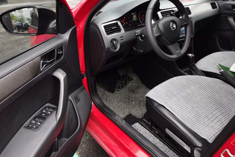 Used Skoda Rapid Spaceback 2014 1.6L Automatic Enjoyment Edition Driver Seat