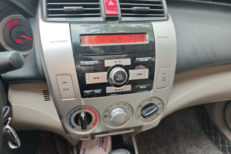 Used Honda City Classic 2008 1.5L Automatic Elite Edition Audio And AC Panel