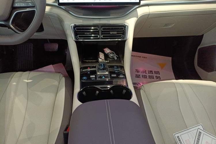 Used BYD Song PLUS New Energy 2025 DM-i Smart Drive 112KM Prestige Model Gear Lever