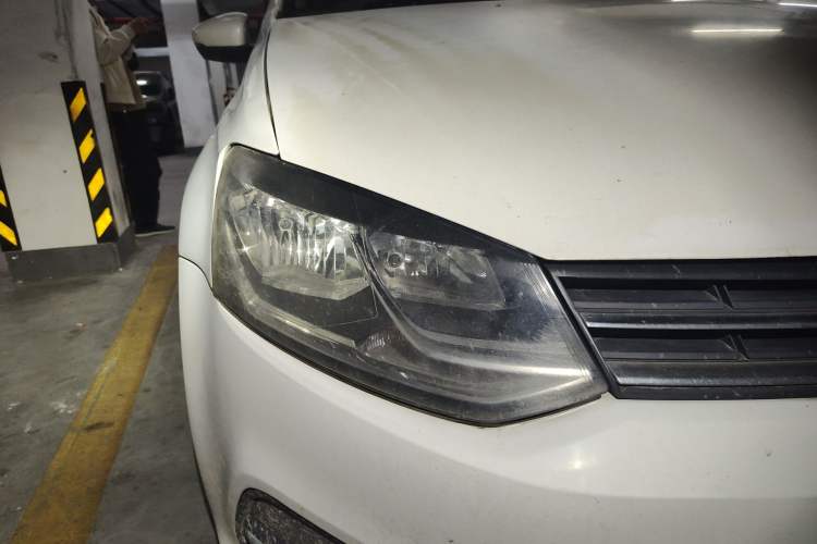 Used Volkswagen Polo 2014 1.6L Automatic Comfort Edition Right Front Headlight