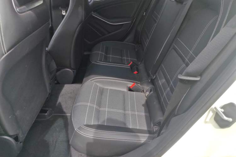 Used Mercedes-Benz A-Class 2015 A 200 Fashion Model
