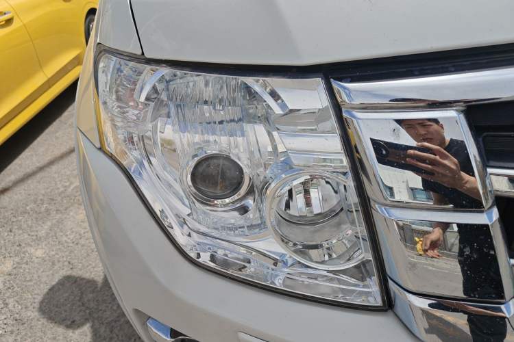 Used Mitsubishi Pajero  Right Front Headlight