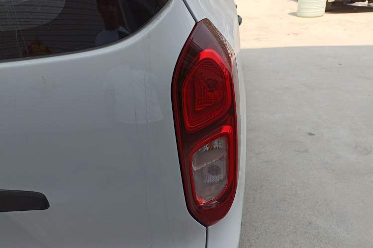 Used Wuling Hongguang New Energy 2024 All-Electric Model 300KM Standard Version Right Rear Taillight