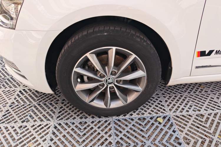 Used Skoda Octavia 2020 1.5L Automatic SmartDrive Luxury Edition Exterior 4