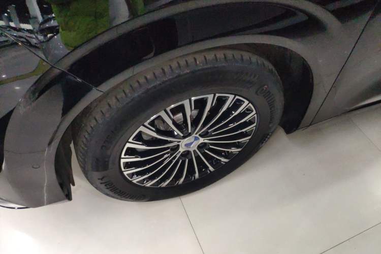 Used Denza D9 2025 DM-i Intelligent Drive 1020 Four-Wheel Drive Prestige Model