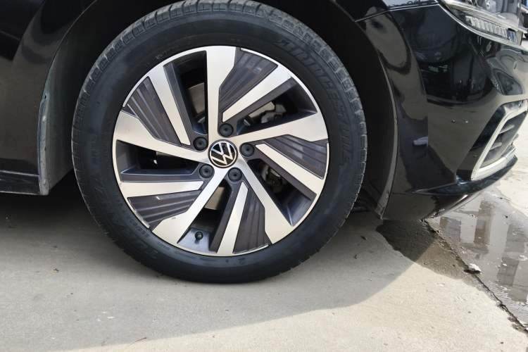 Used Volkswagen Passat New Energy 2020 430 PHEV Hybrid Luxury Edition China VI Standard Right Front Wheel Hub