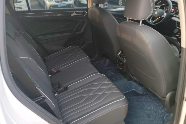 Used Volkswagen Tiguan L 2022 330TSI Automatic Two-Wheel Drive R-Line Enhanced Edition Left Rear Seat