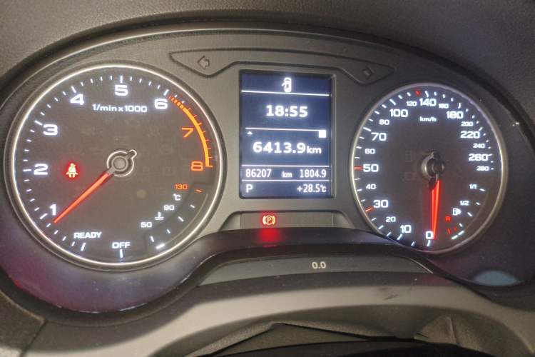 Used Audi A3 2017 Limousine 35 TFSI Fashion Model Odometer Close Up