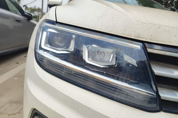 Used Volkswagen Tiguan L 2017 330TSI Automatic Two-Wheel Drive Comfort Edition Right Front Headlight