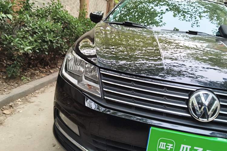 Used Volkswagen Lavida 2015 1.6L Manual Fashion Edition Right Front Headlight