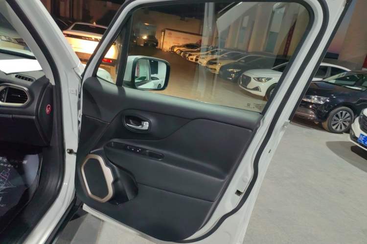 Used Jeep Renegade 2018 Connected Large Screen Version 180T Automatic Smart Version