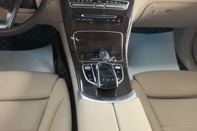 Used Mercedes-Benz GLC 2019 GLC 260 L 4MATIC Luxury Model Gear Lever