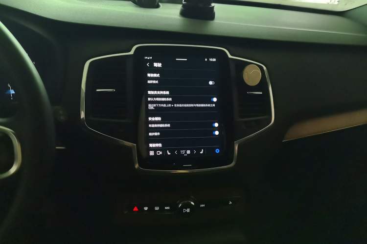 Used Volvo XC90 2023 B5 SmartDrive Luxury Edition 7 Seats Audio And AC Panel