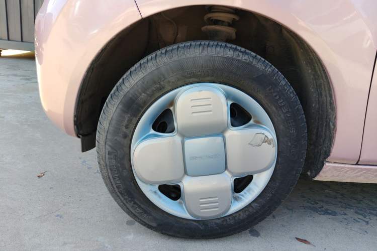 Used Geely Galaxy Panda 2024 Panda Mini 200km Endurance Bear Left Front Wheel Hub